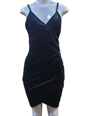 Bebreezchic Green Velvet Dress NWT – Size M